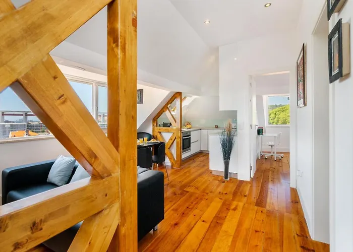 Whome | Premium River View شقة *